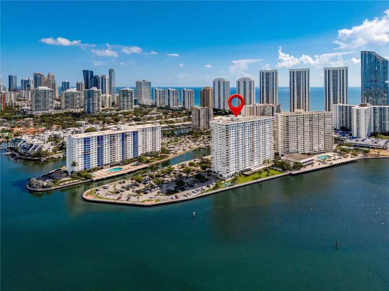 500 Bayview Dr # 825, Sunny Isles Beach FL 33160