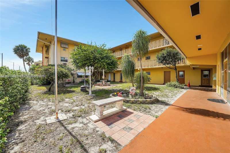 1050 E Sample Rd # 309, Pompano Beach FL 33064