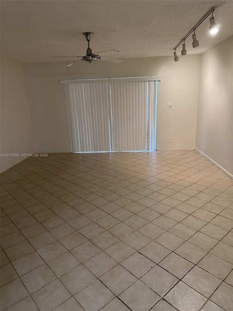 6061 N Falls Cir Dr # 106, Lauderhill FL 33319