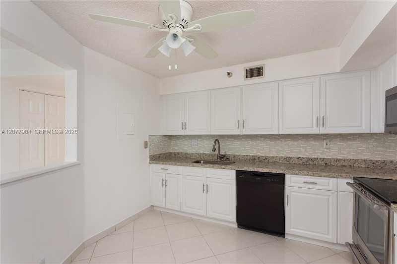 3500 MYSTIC POINTE DR # 2202, Aventura FL 33180
