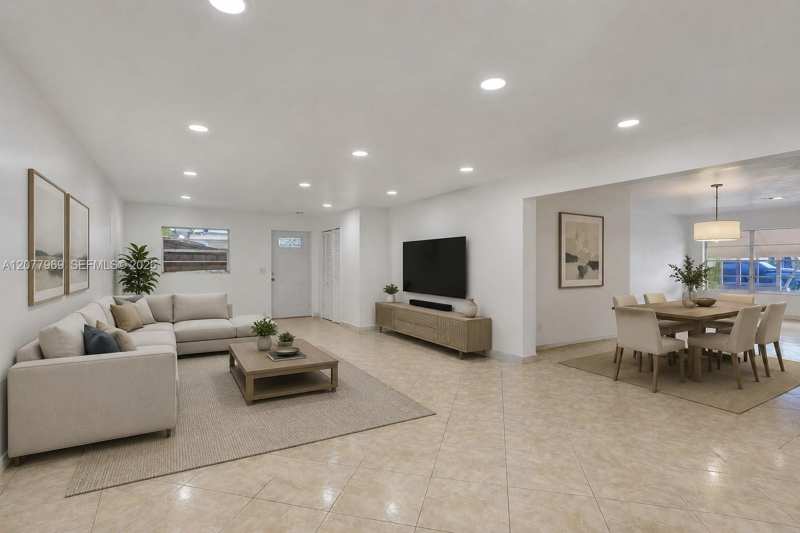 6761 Pershing St, Hollywood FL 33024