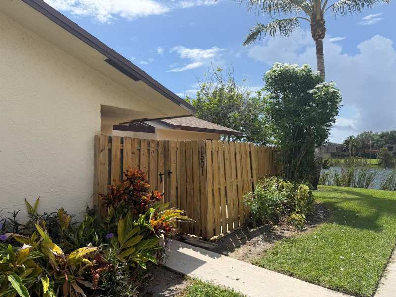 1501 WATERVIEW Circle, Palm Springs FL 33461