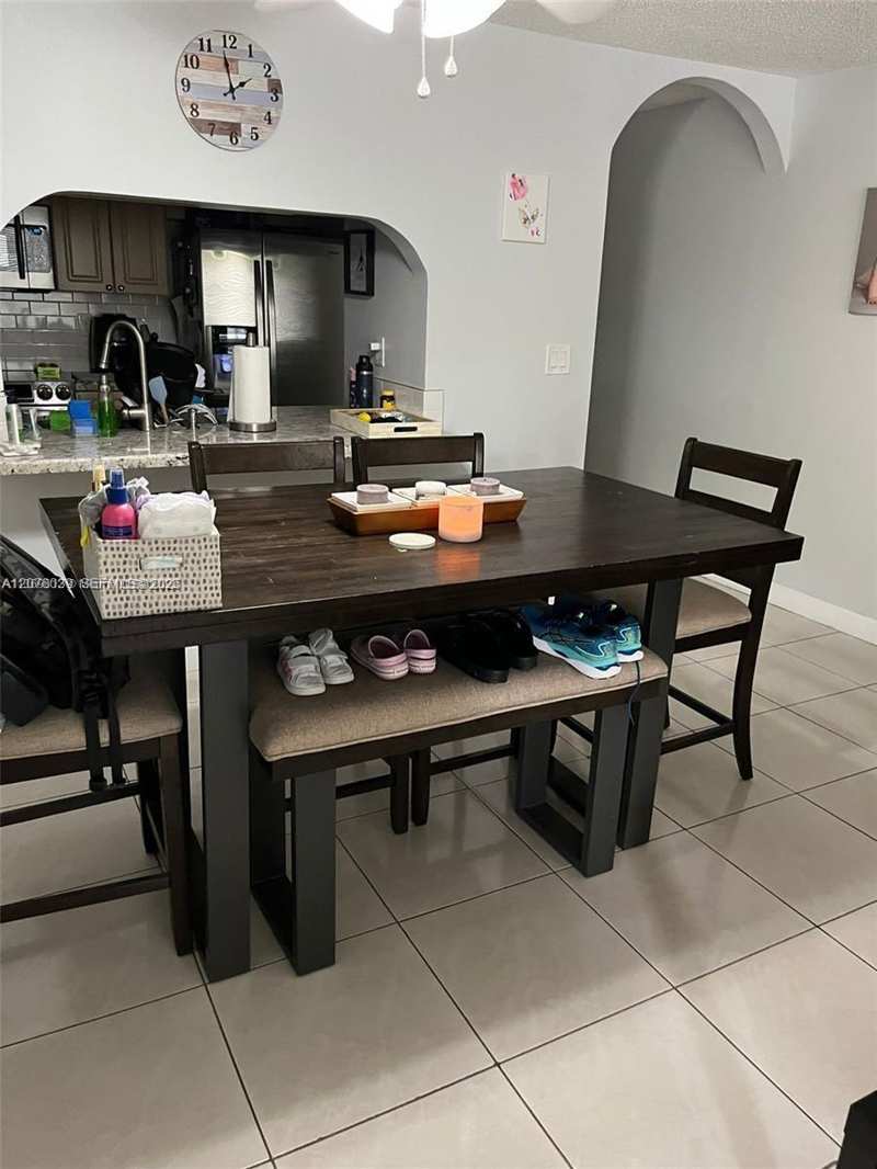 10135 NW 9th St Cir # 208, Miami FL 33172