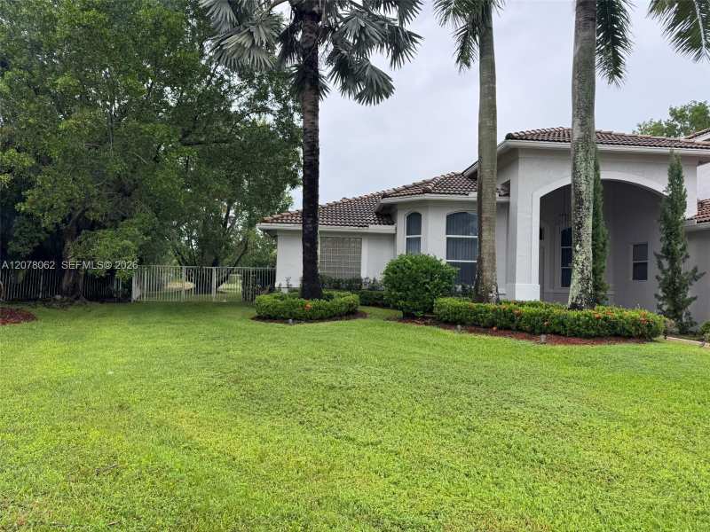 1360 Victoria Isle Dr, Weston FL 33327