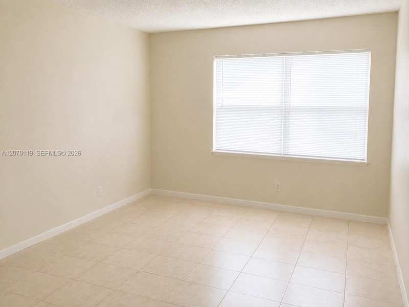 17911 NW 68th Ave # O202, Hialeah FL 33015
