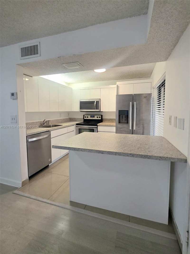 20105 NE 3rd Ct # 6, Miami FL 33179