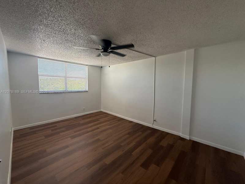 500 Executive Center Dr # 4J, West Palm Beach FL 33401
