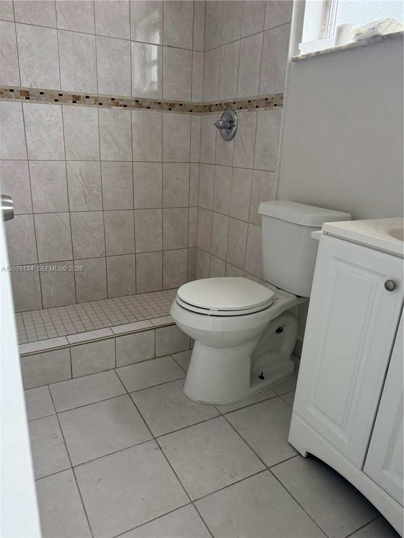 166 W 8th St # 1, Hialeah FL 33010