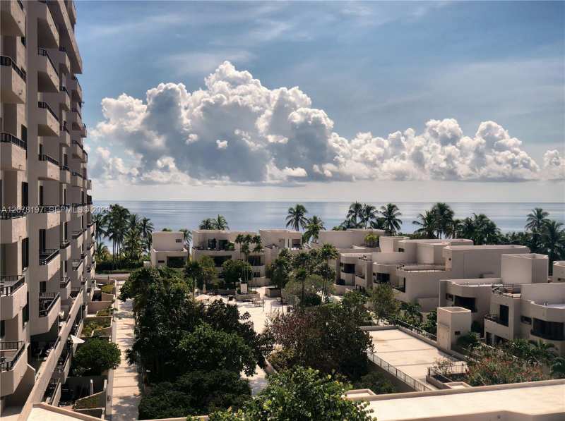 201 Crandon Blvd # 605, Key Biscayne FL 33149