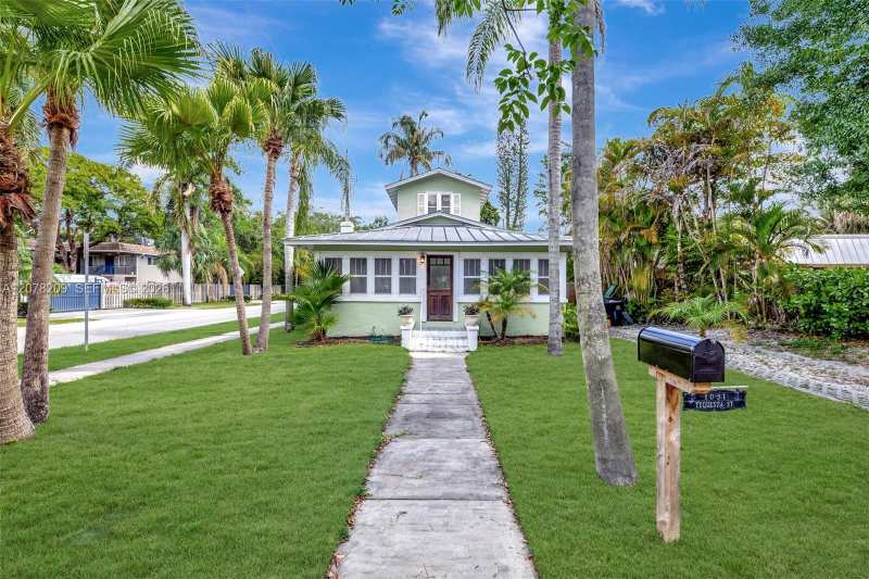 1031 SW 4th St, Fort Lauderdale FL 33312