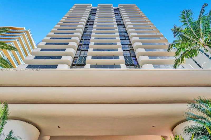 5757 Collins Ave # 2004, Miami Beach FL 33140