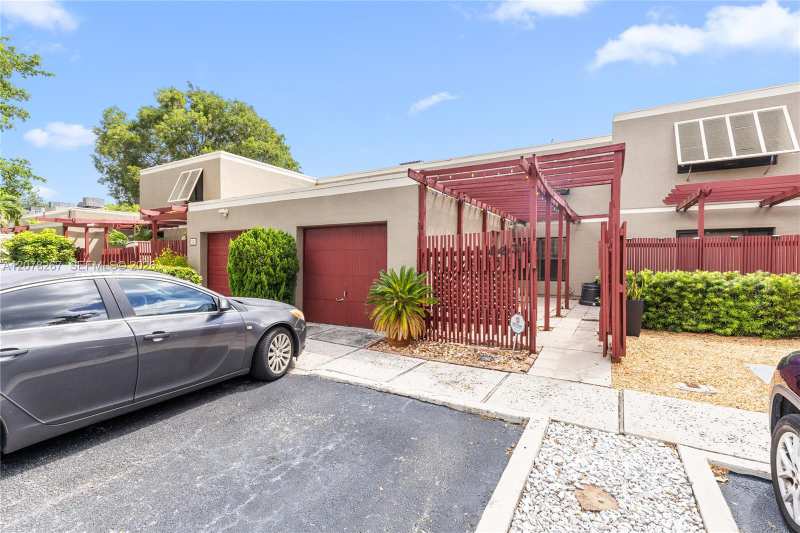 1231 W Fairway Rd, Pembroke Pines FL 33026