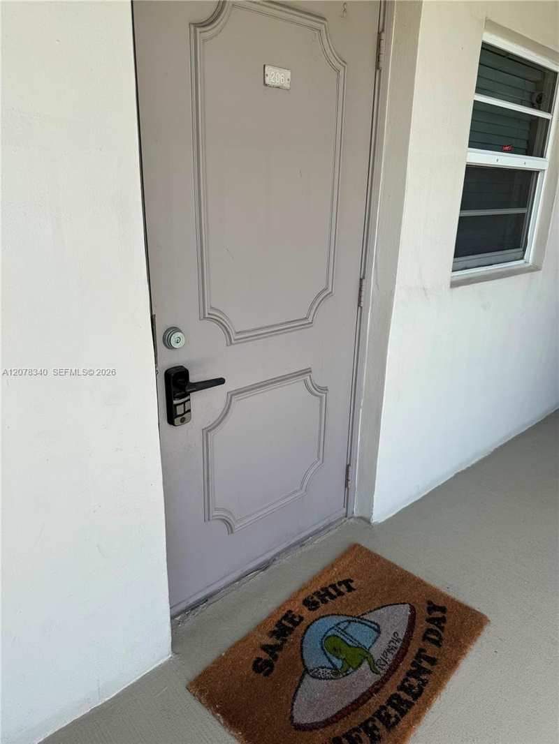 9420 Poinciana Pl # 206, Davie FL 33324