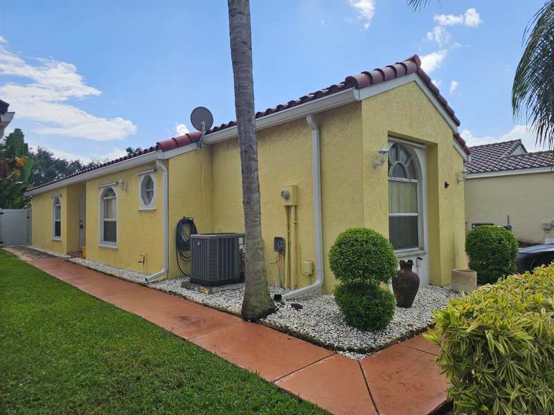 202 Wedgewood Circle, FL 33463