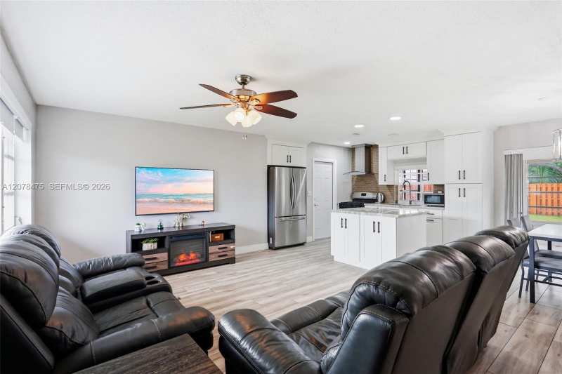8397 NW 25th Ct, Sunrise FL 33322