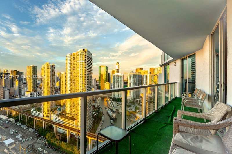185 SW 7th St # 3609, Miami FL 33130