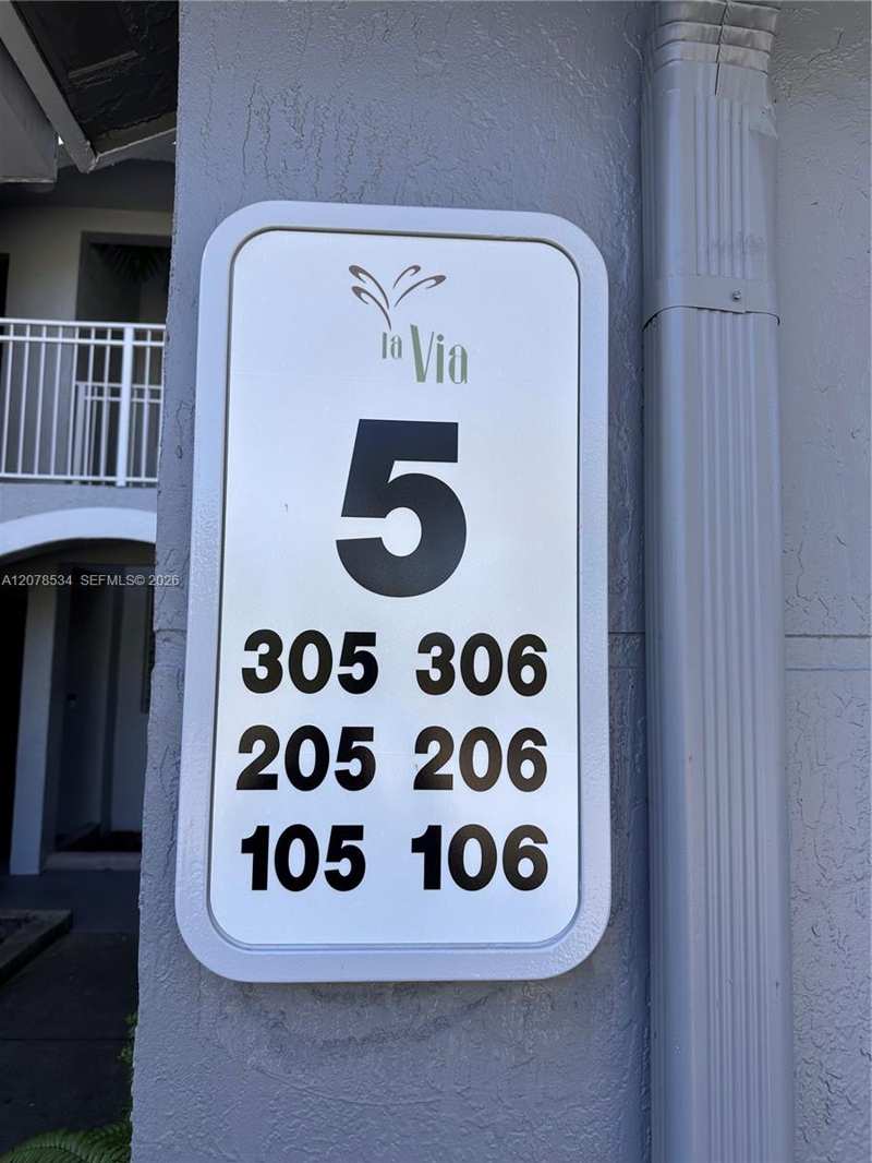 9640 NW 2nd St # 306, Pembroke Pines FL 33024