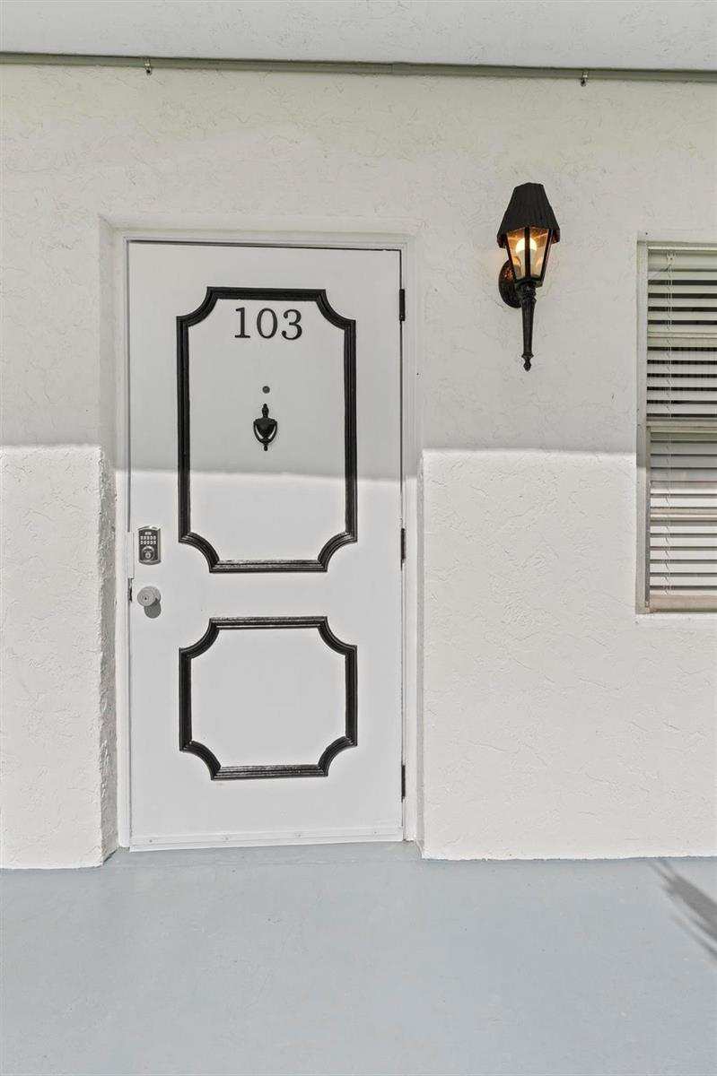 1127 S FEDERAL Highway # 103, FL 33460