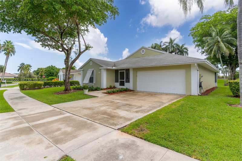 527 SE 27th Dr, Homestead FL 33033