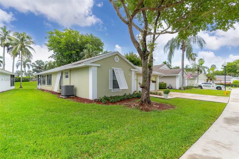527 SE 27th Dr, Homestead FL 33033