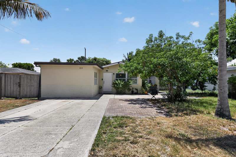 1213 14TH Avenue S, FL 33460