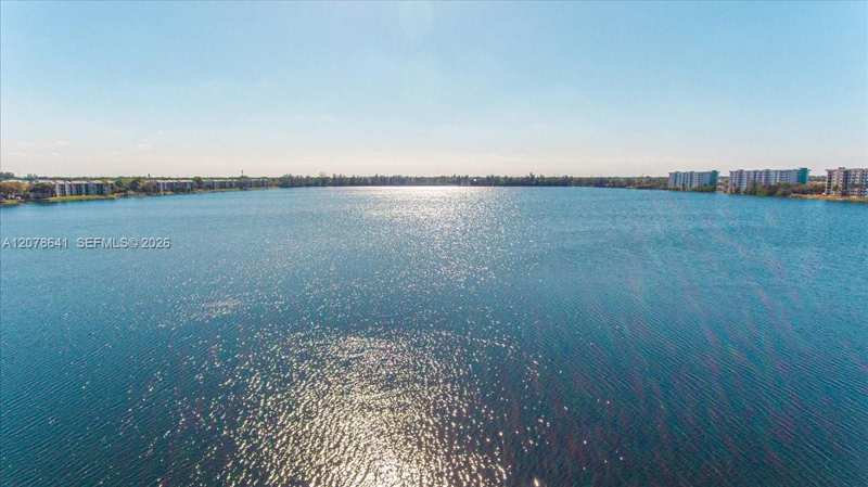 110 Lake Emerald Dr # 403, Oakland Park FL 33309
