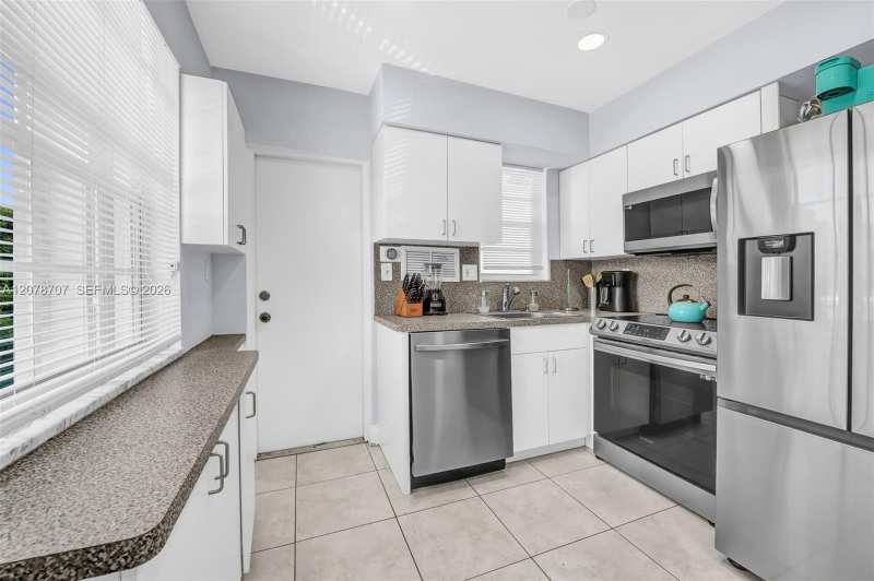 2160 NE 56th St # 1, Fort Lauderdale FL 33308