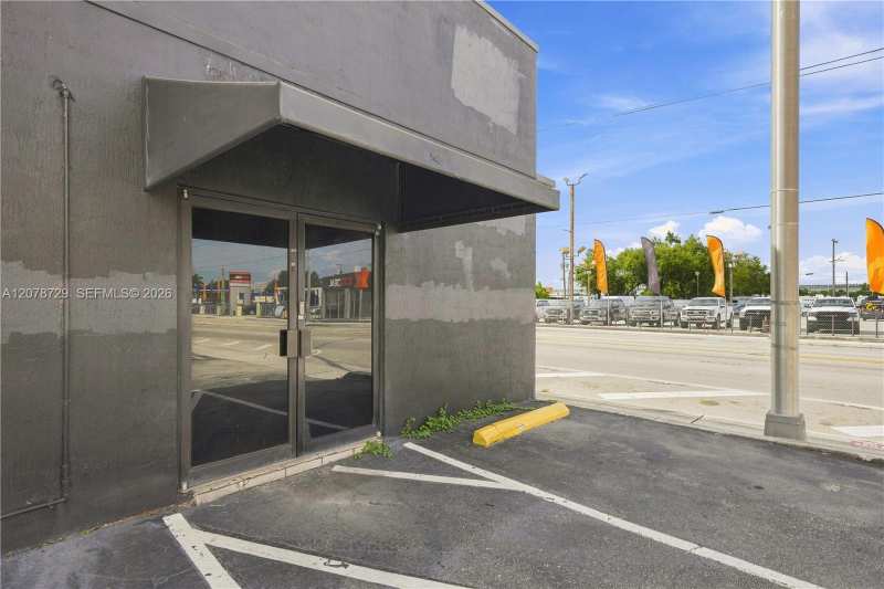 2760 NW 36th St, Miami FL 33142