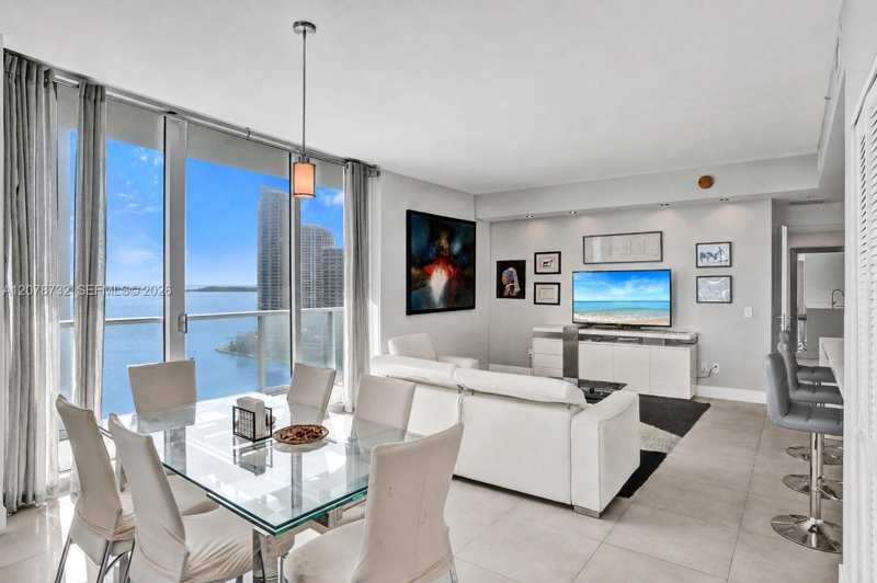 300 S Biscayne Blvd # 1816, Miami FL 33131