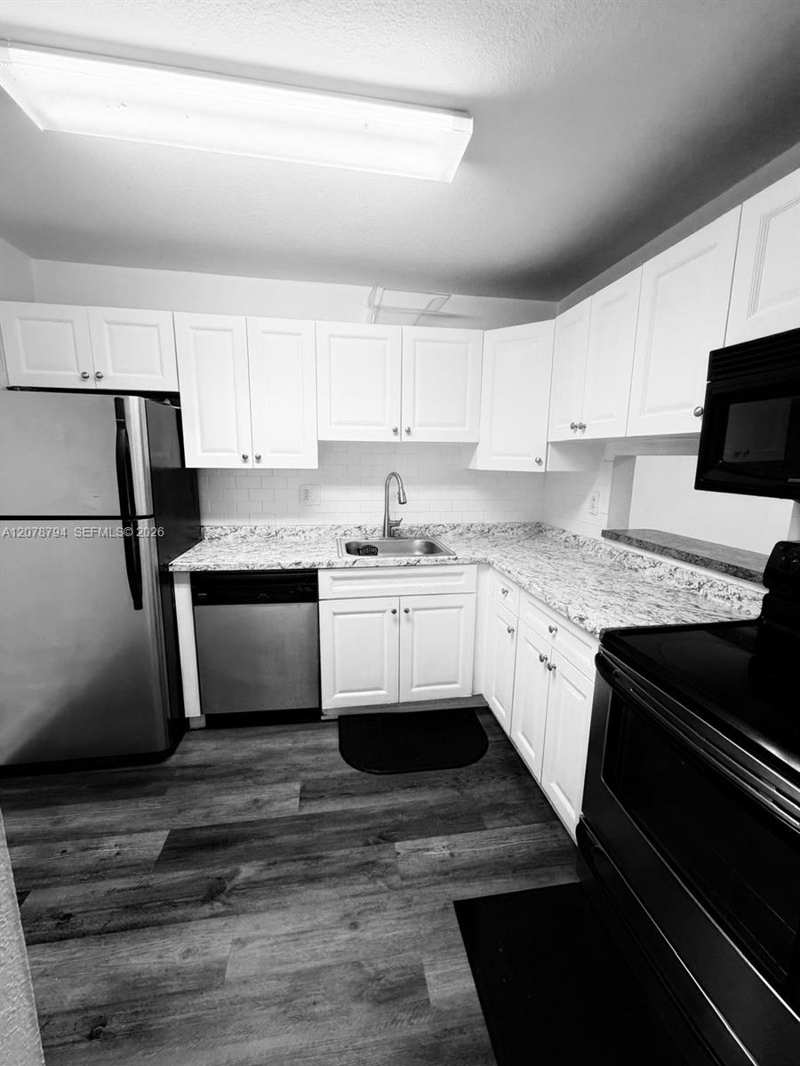 5201 Geneva Way # 311, Doral FL 33166