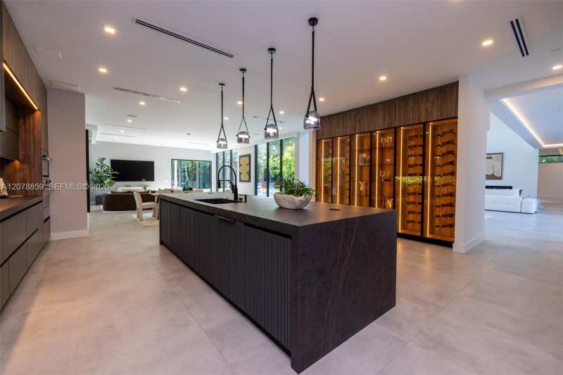7425 Howard Dr, Pinecrest FL 33156