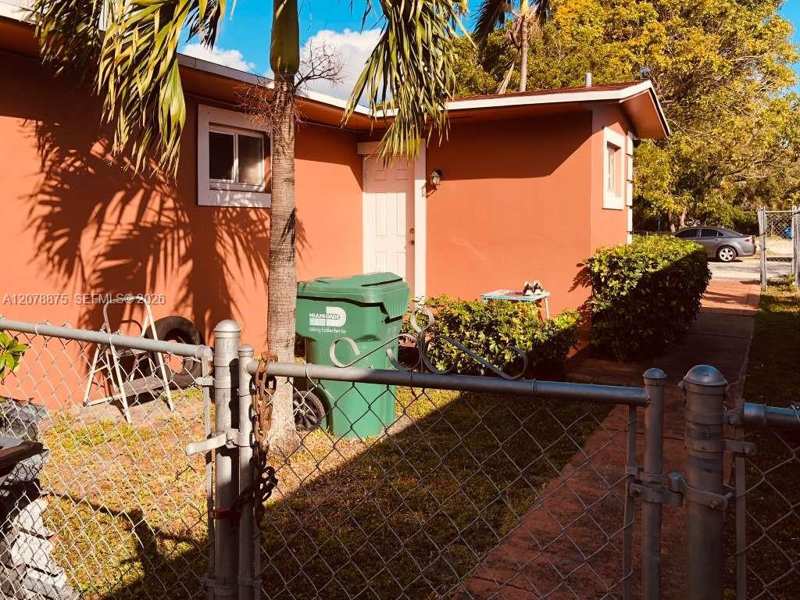 2272 NW 66th St, Miami FL 33147