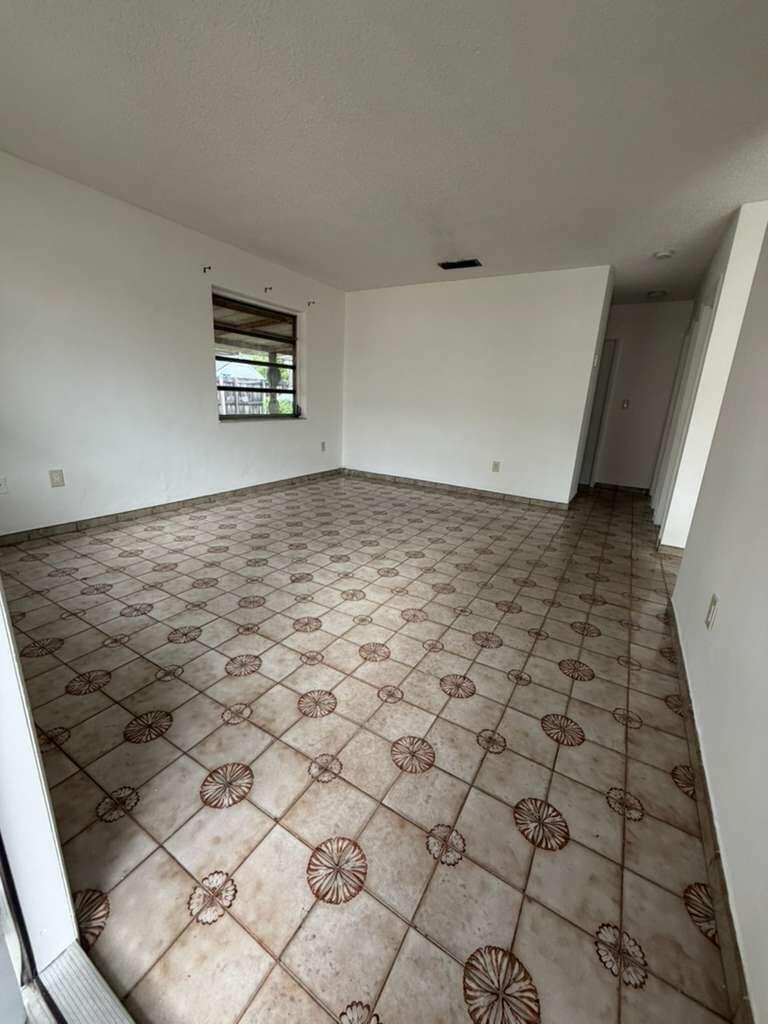 4796 E 10th Avenue, Hialeah FL 33013