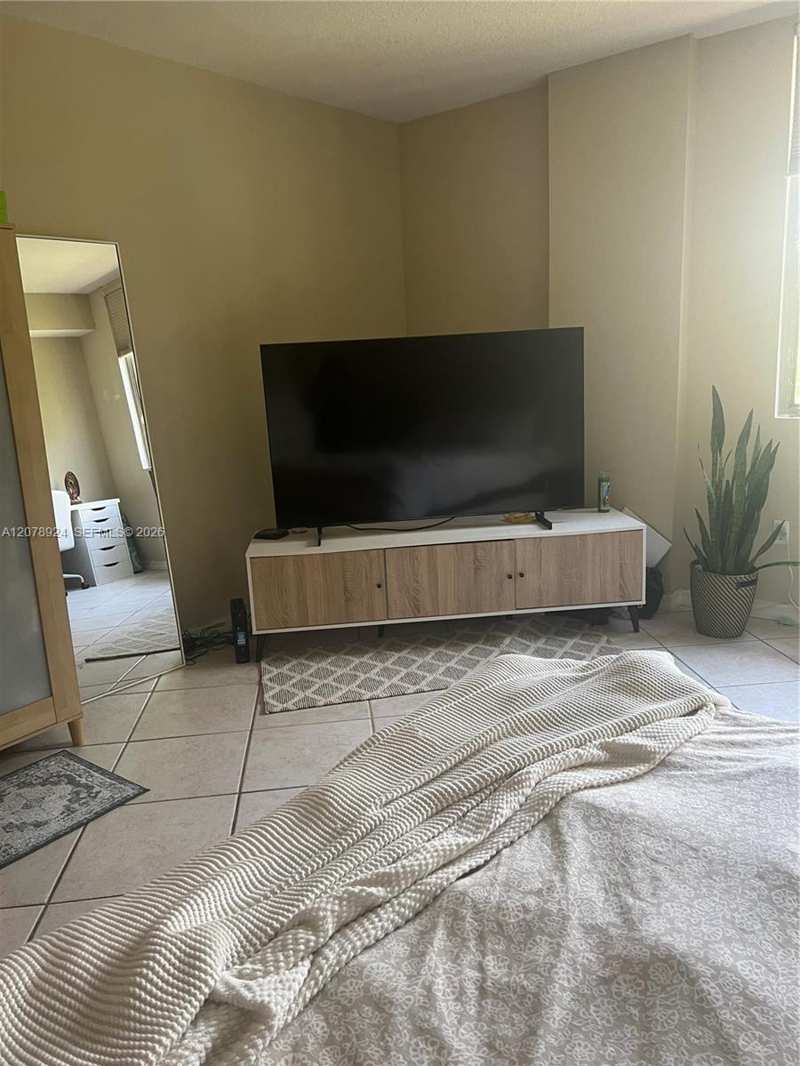 2630 SW 28th St # 26, Miami FL 33133