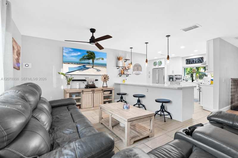 11660 NW 38th Pl, Sunrise FL 33323
