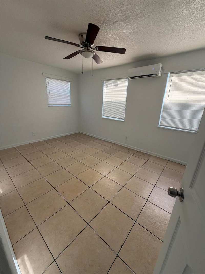 646 Latona Avenue Apt 1, FL 33460