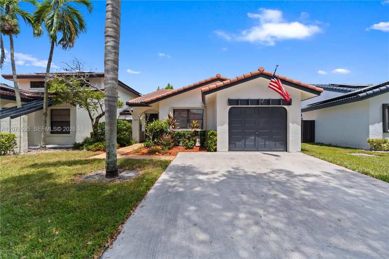 6633 NW 176th Ter, Hialeah FL 33015