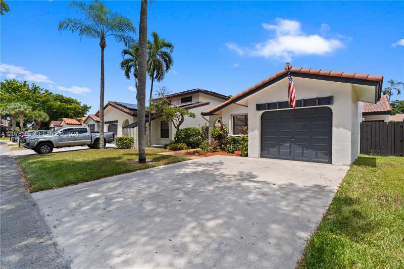 6633 NW 176th Ter, Hialeah FL 33015