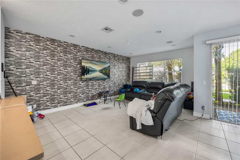 83 Palm Ln, Royal Palm Beach FL 33411