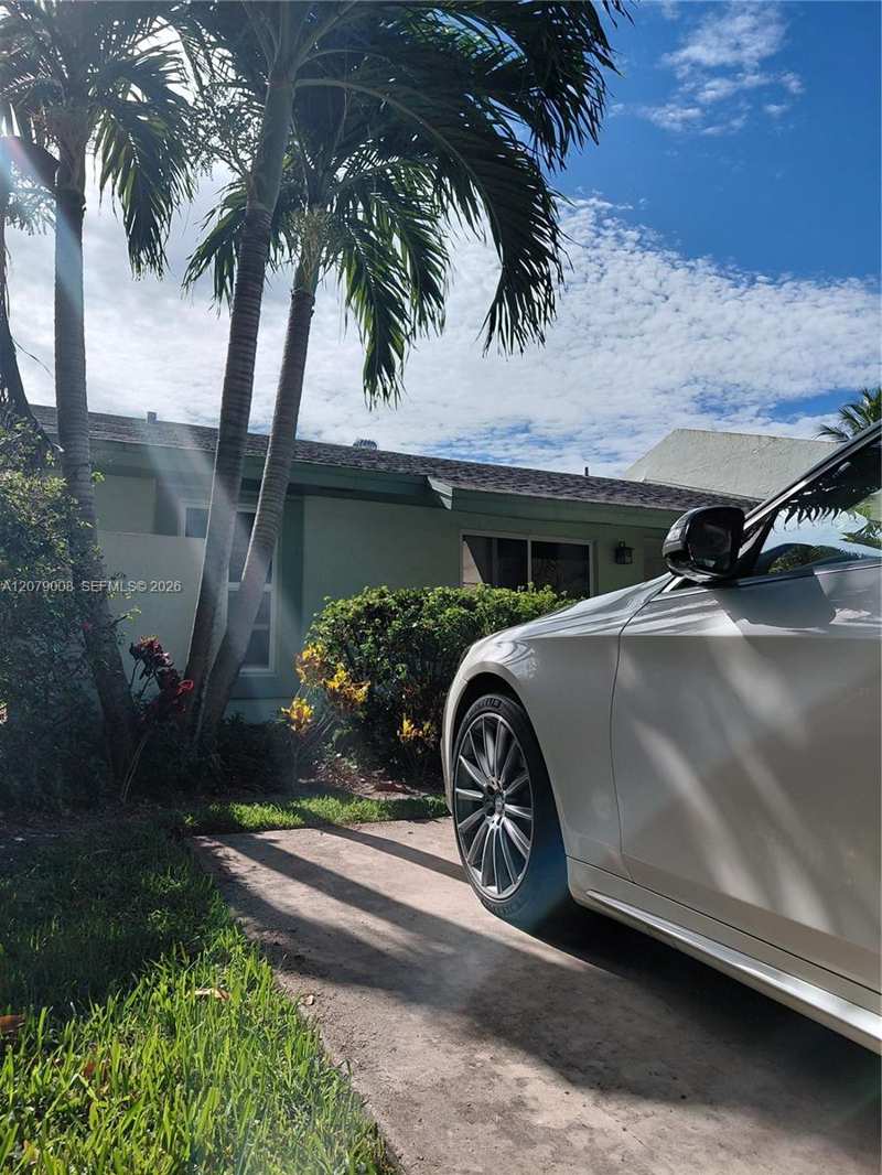 16 Camden Ln, Boynton Beach FL 33426