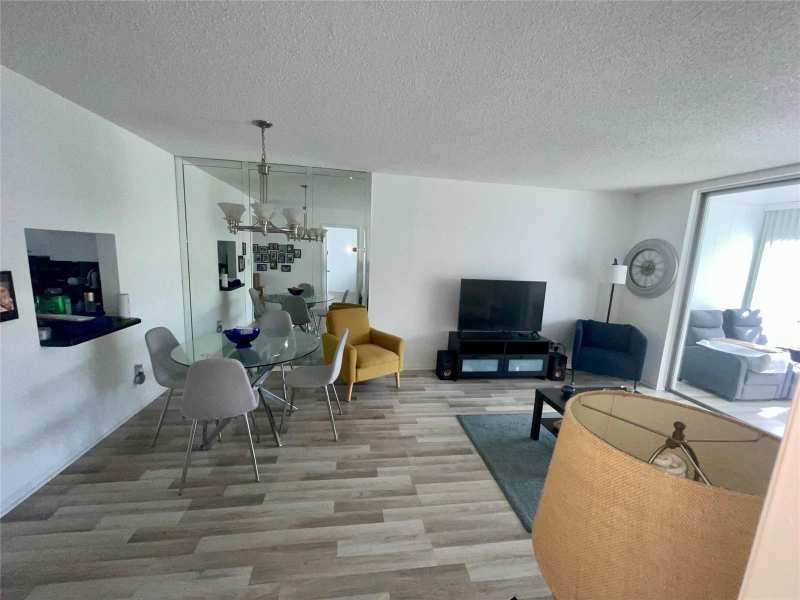 5860 NW 64TH Avenue # 206, Tamarac FL 33319