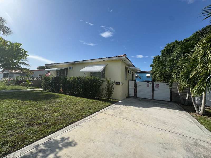 2463 Dewey St, Hollywood FL 33020