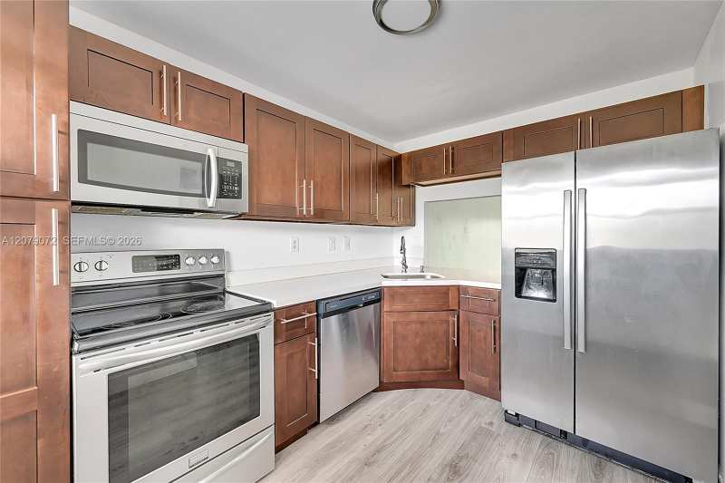 1801 NW 75th Ave # 305, Plantation FL 33313