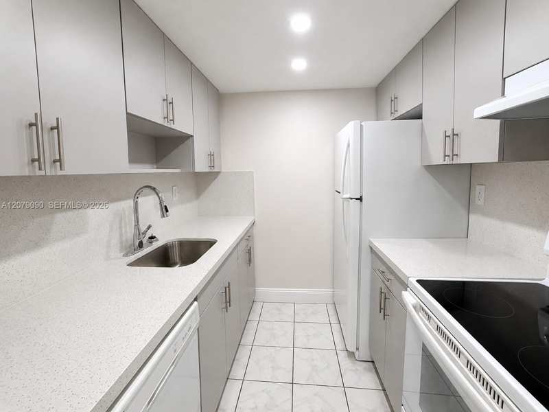 7500 SW 59th Pl # 106, South Miami FL 33143