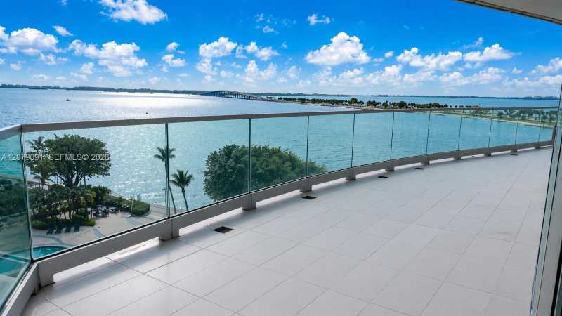 175 SE 25th rd # 504, Miami FL 33131