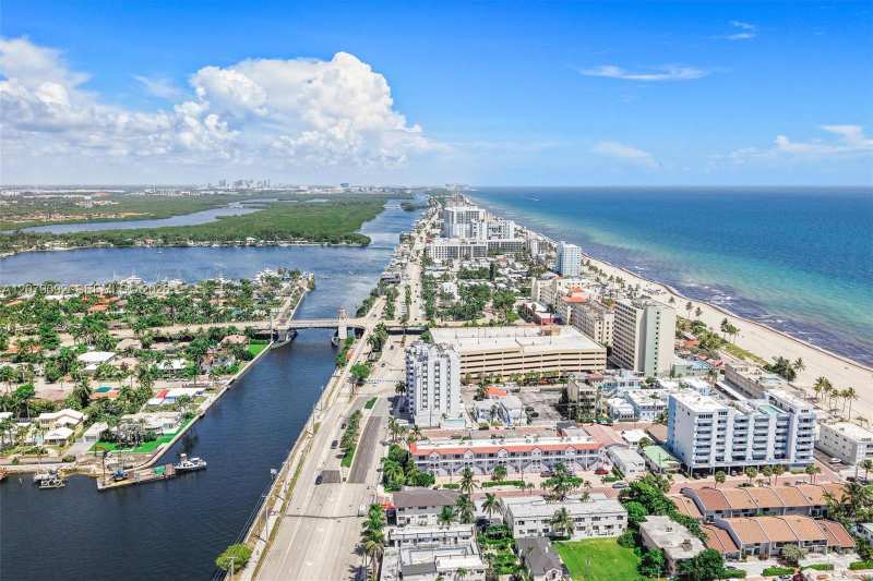 211 S Ocean Dr # 302, Hollywood FL 33019