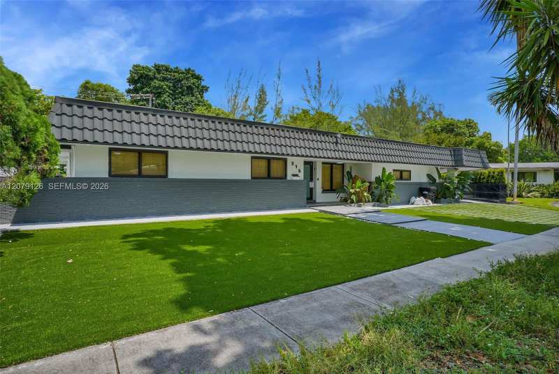 315 NE 122nd St, North Miami FL 33161