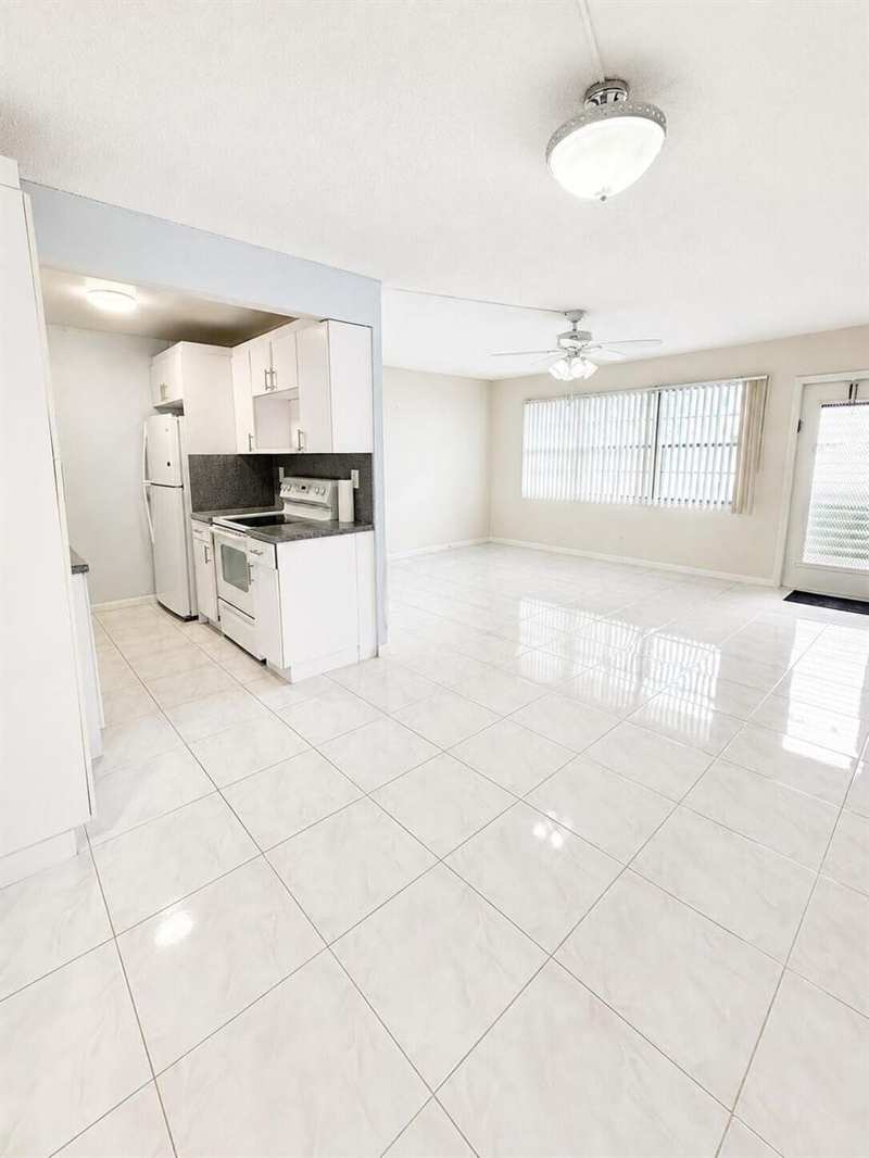 1089 WOLVERTON E # 1089, Boca Raton FL 33434