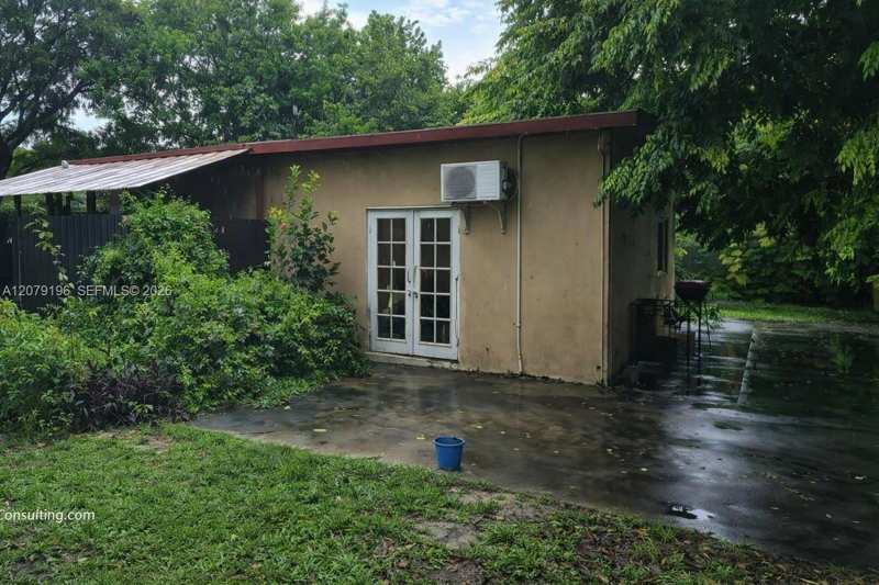 759 S Biscayne River Dr, Miami FL 33169