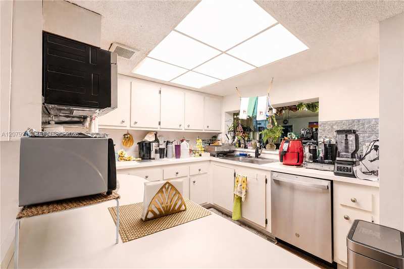 1911 Sabal Palm Dr # 101, Davie FL 33324